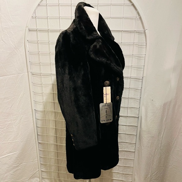 Rare Vintage 60’s. Un-Fur. Never worn. Black Double-Breasted Women's Mini Coat - Picture 3 of 10
